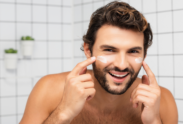 Exfoliant visage purifiant : le secret d’une peau nette et éclatante pour l’homme moderne