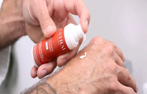 Crème mains protectrice : l’alliée indispensable de l’homme moderne en hiver